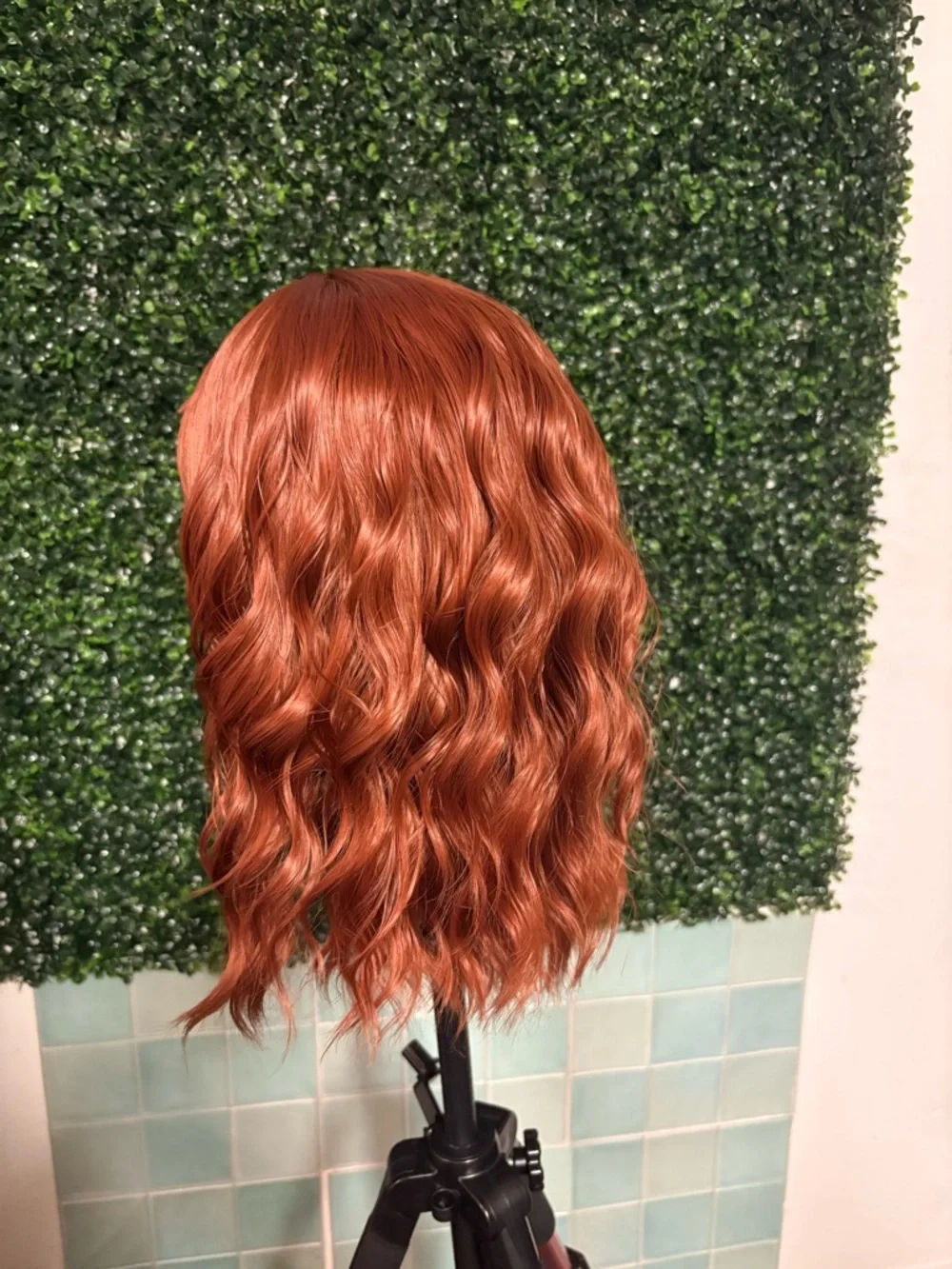Stylish Copper Red Wavy Women's Wig - Natural Look